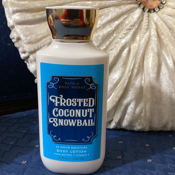 BATH & BODY WORKS SET. . .FROSTED COCONUT SNOWBALL SCENT - Picture 5 of 6